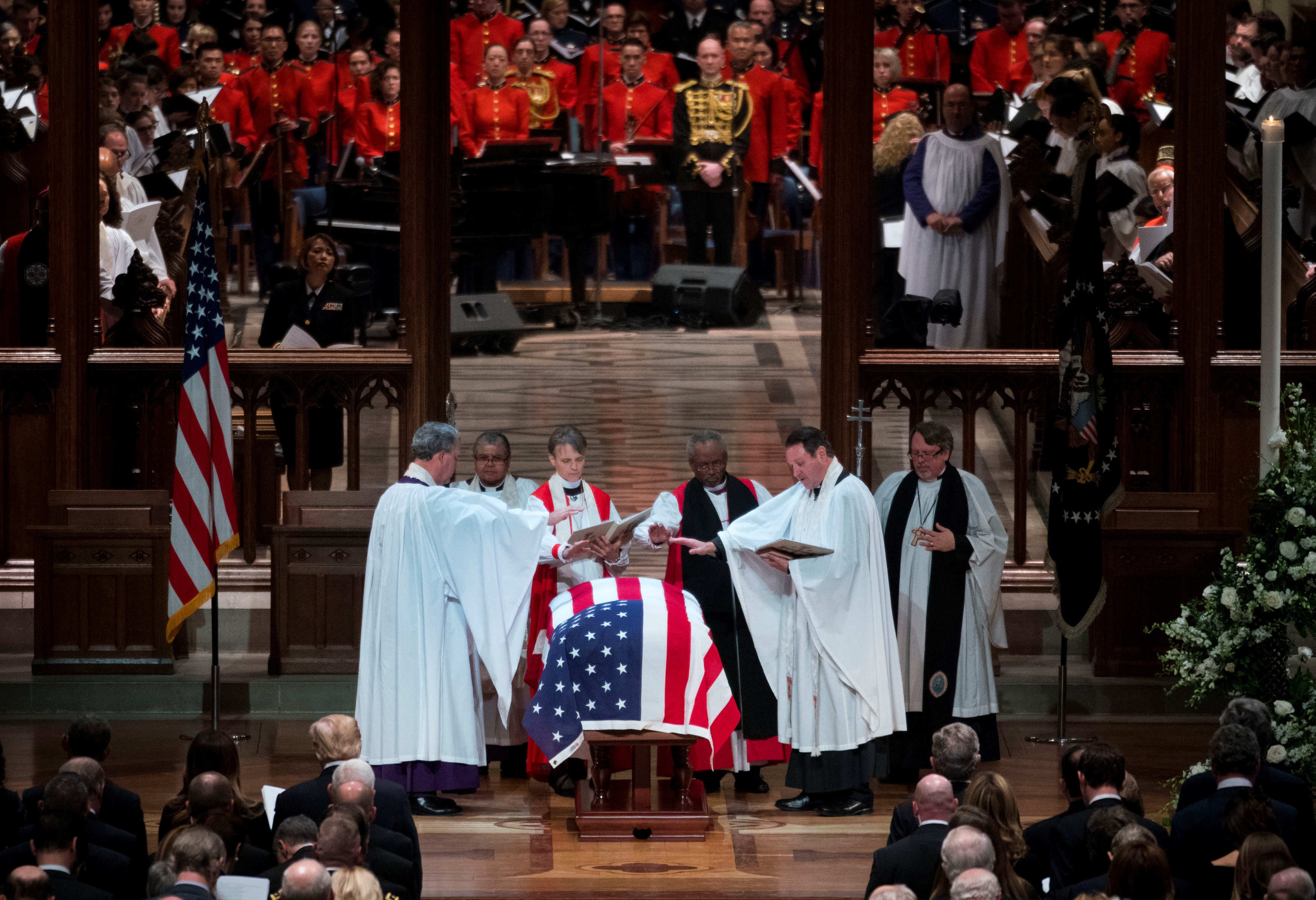 انطلاق مراسم جنازة الرئيس الأمريكى جورج بوش الأب (2)