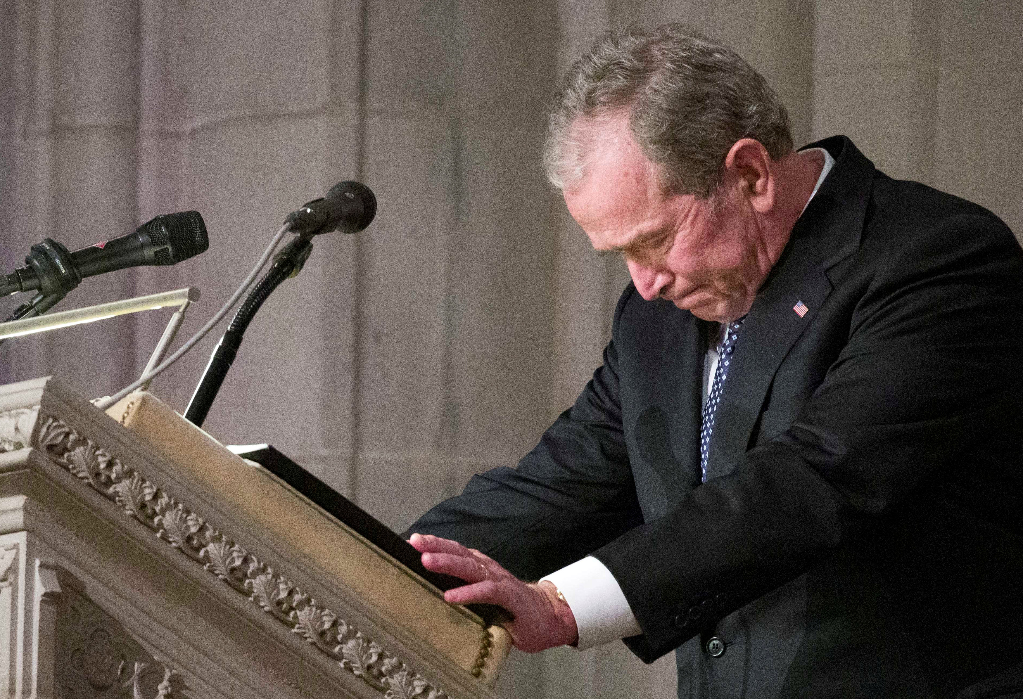 انطلاق مراسم جنازة الرئيس الأمريكى جورج بوش الأب (8)