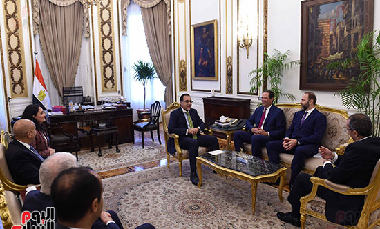 رئيس الوزراء يستعرض الخطط المستقبلية لشركة سيسكو في السوق المصرية (1)