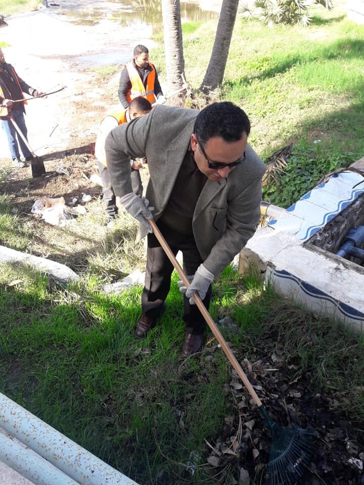 مبادرة  بإيدينا لتنظيف حديقة الشلالات بالاسكندرية (1)