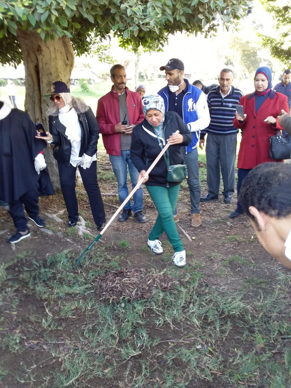 مبادرة  بإيدينا لتنظيف حديقة الشلالات بالاسكندرية (2)