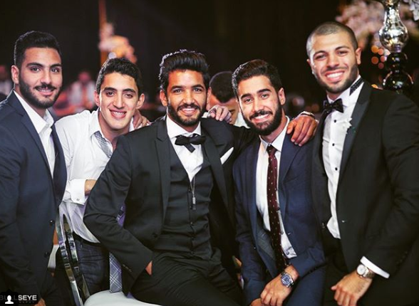 صالح جمعه مع أصدقائه