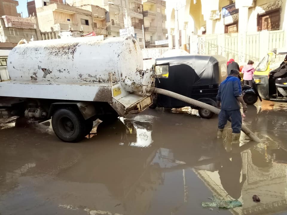 2- جانب من مكياه الامطار بالشوارع