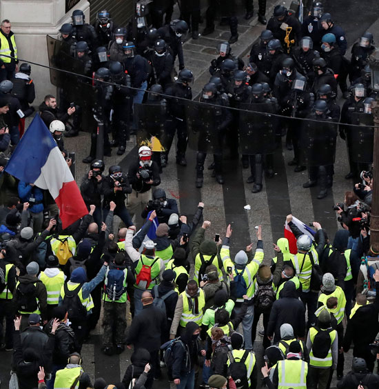 مظاهرات-فرنسا-(1)