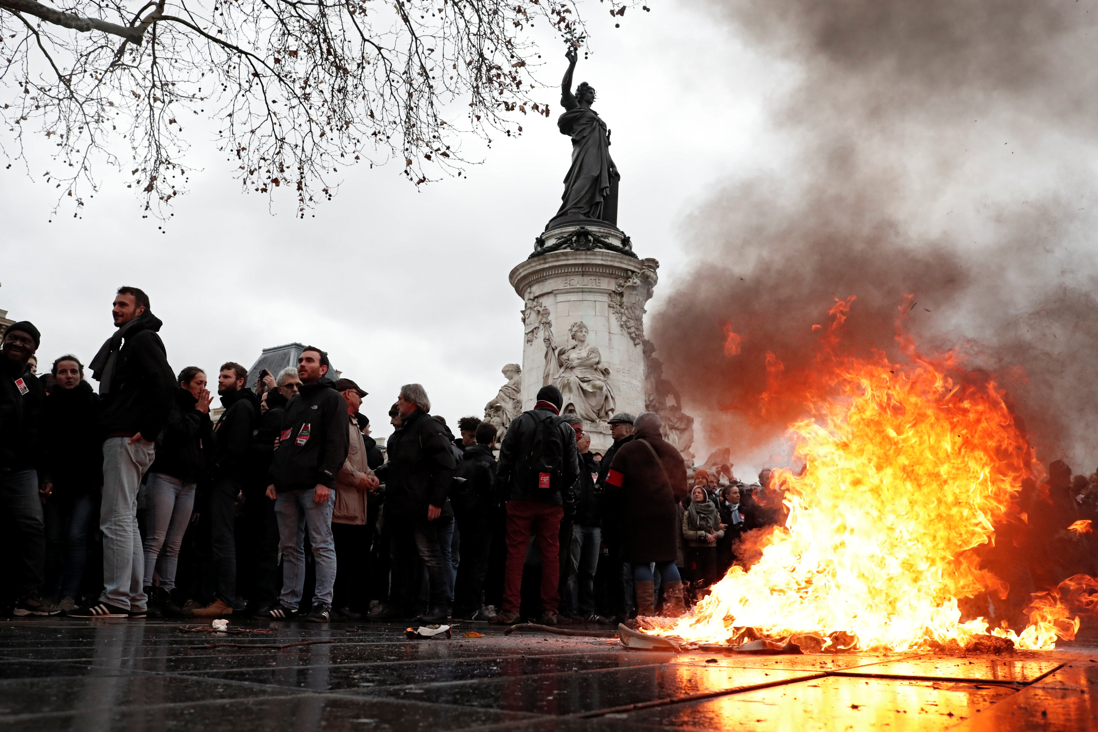 2018-12-07T121200Z_521656195_RC1730656A20_RTRMADP_3_FRANCE-PROTESTS-STUDENTS
