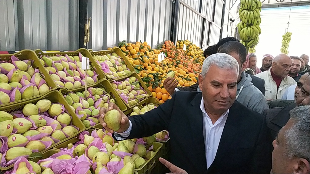 افتتاح المعرض الدائم لبيع الخضر والفاكهة باسعار مخفضة بمطروح (4)