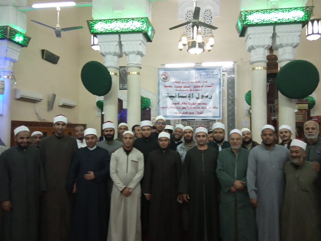 300 لقاء وندة دينيه في ختام حملة رسول الإنسانية بالمساجد والمدارس السويس (12)