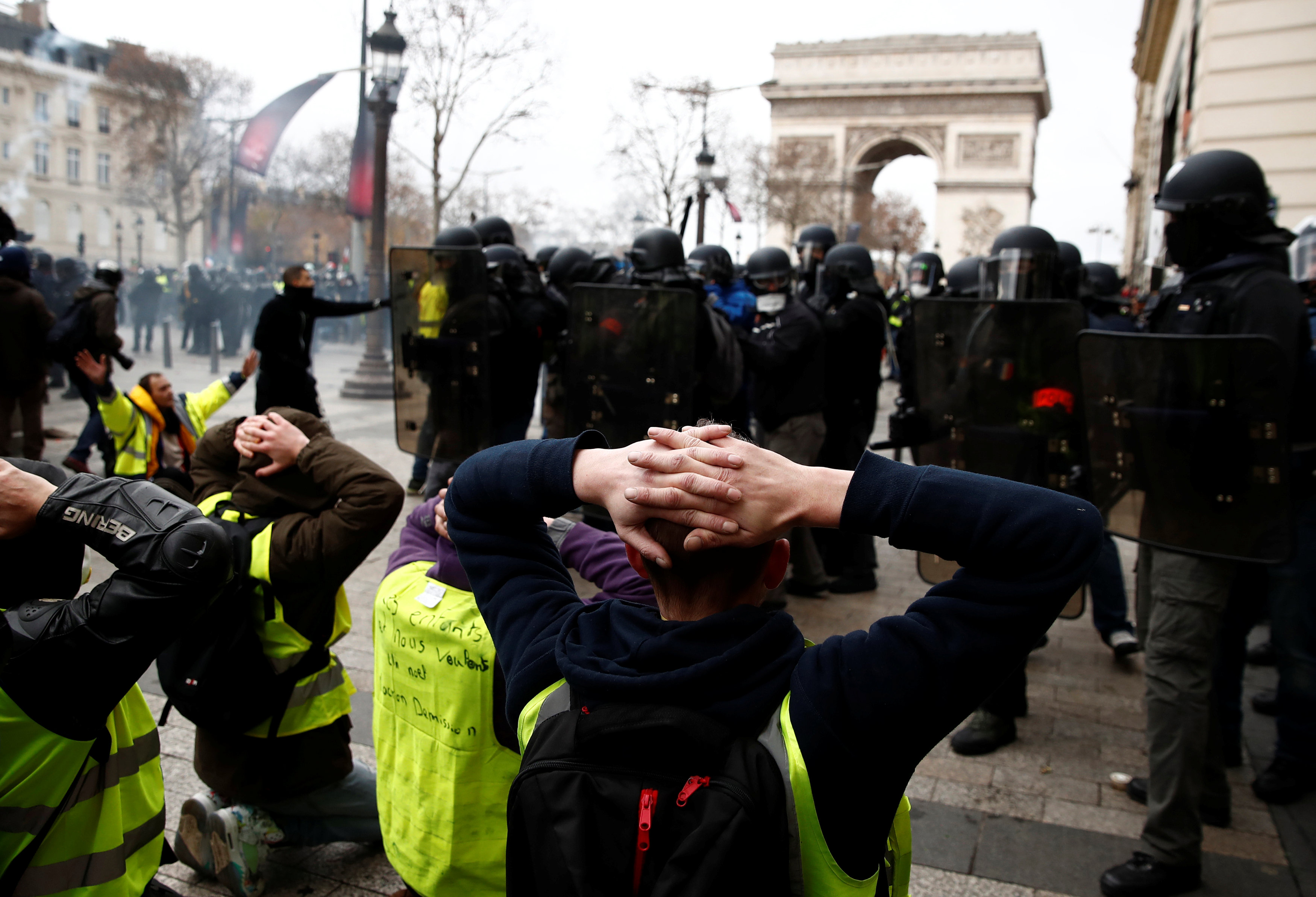 المظاهرات فى فرنسا