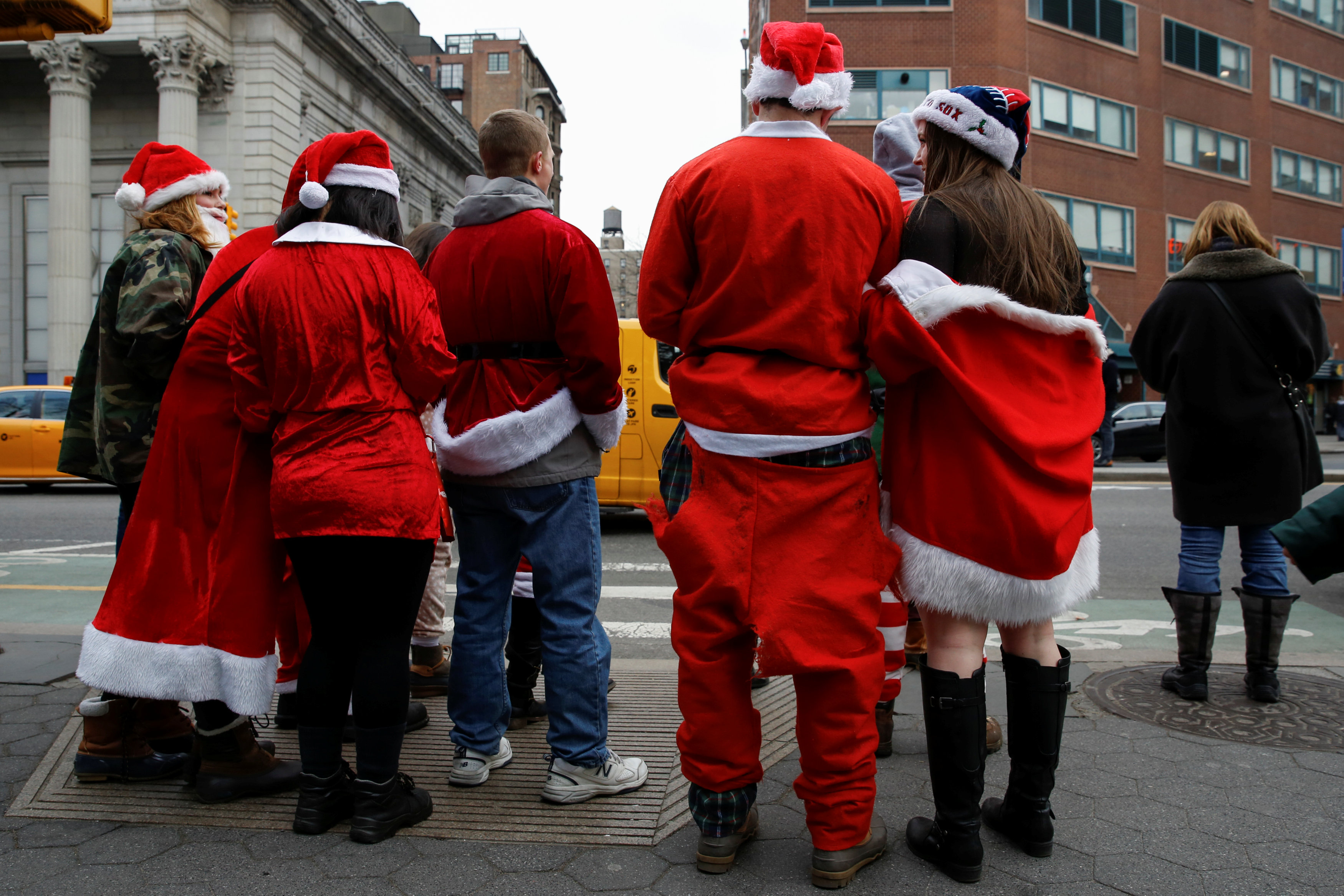 سكان نيويورك يتنكرون فى زى بابا نويل  (17)