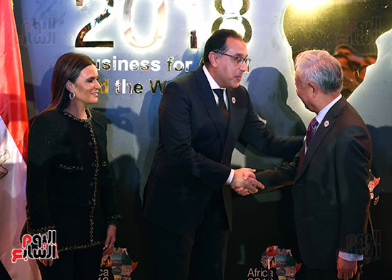 رئيس الوزراء يشهد توقيع اتفاق بين مصر والبنك الآسيوى (7)
