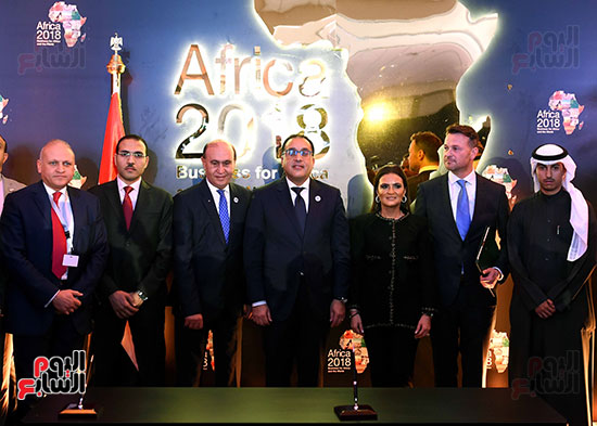 رئيس الوزراء يشهد توقيع اتفاق بين مصر والبنك الآسيوى (13)