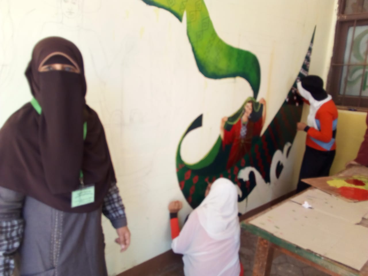 مبادرة فنية لتعليم طلاب الوادى الجديد الرسم وتجميل المدارس (4)
