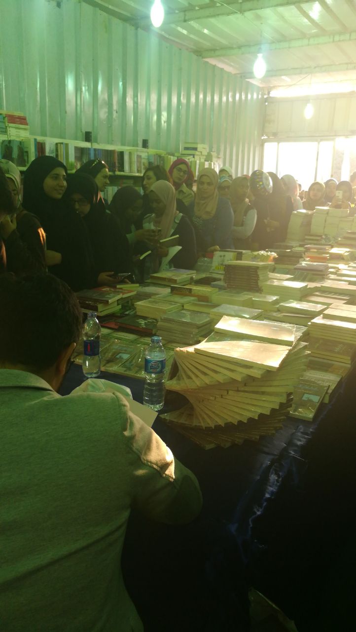 سعود السنعوسى يوقع إصدراته بمعرض الكتاب (1)