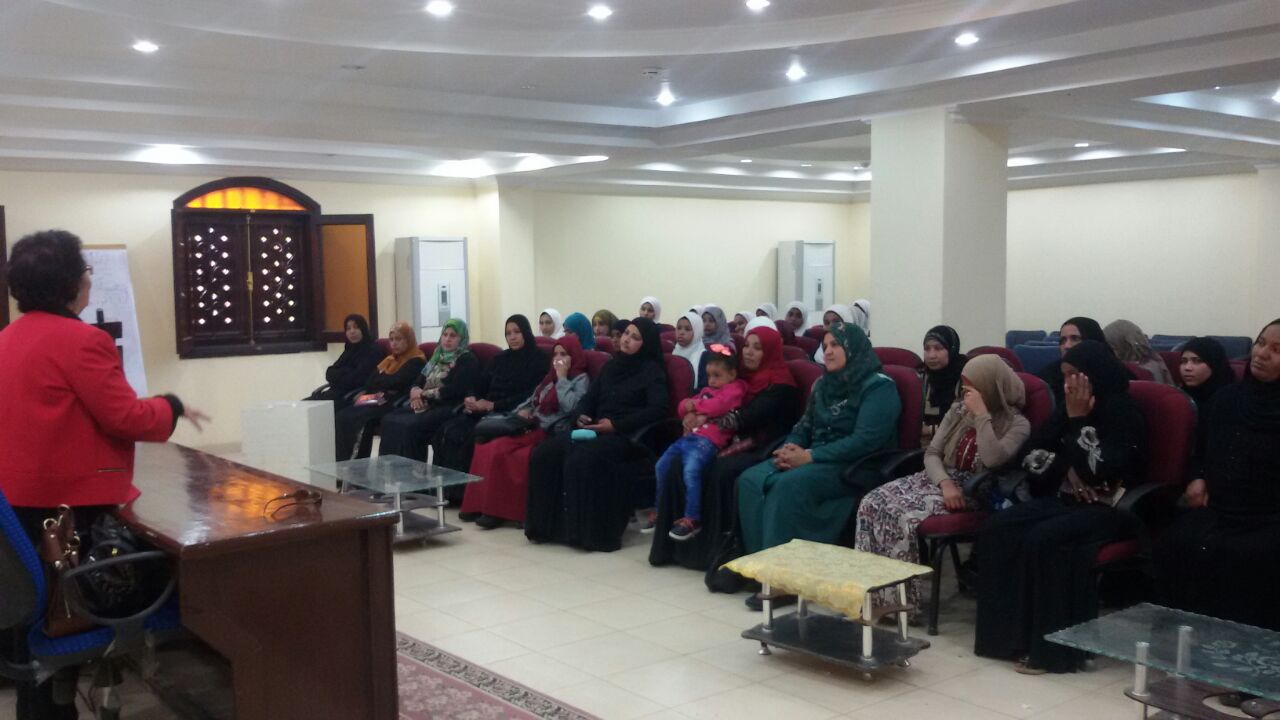3-             جانب من حضور لقاءات القومي للمرأة للمشاركة بالانتخابات