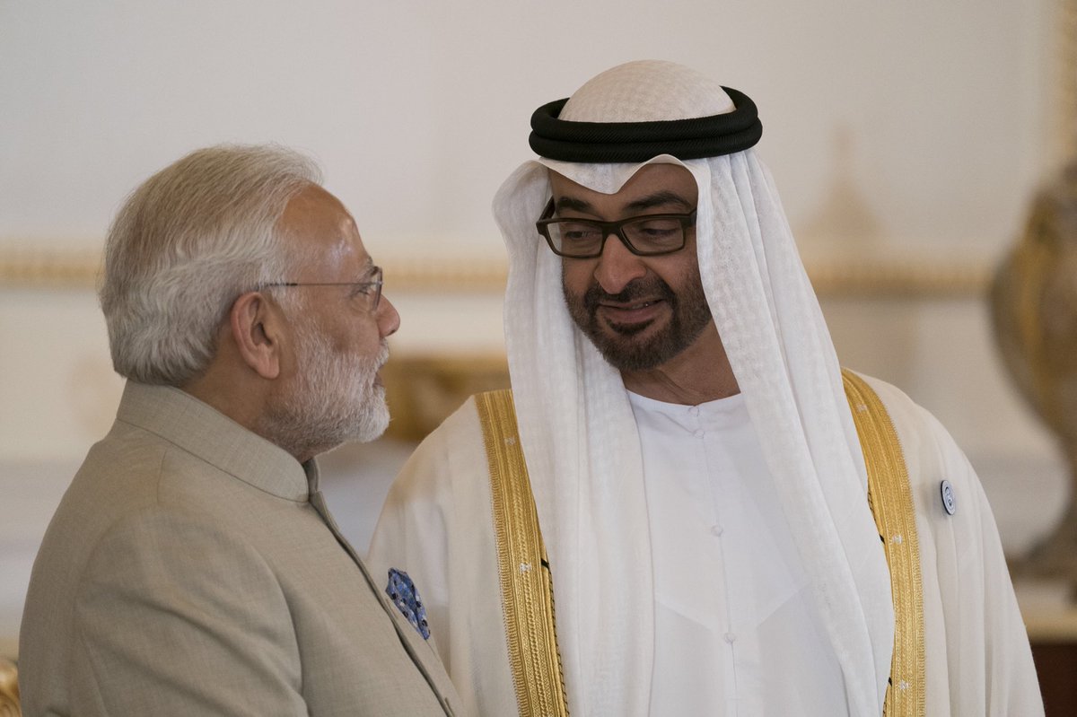 محمد بن زايد مع الرئيس الهندى