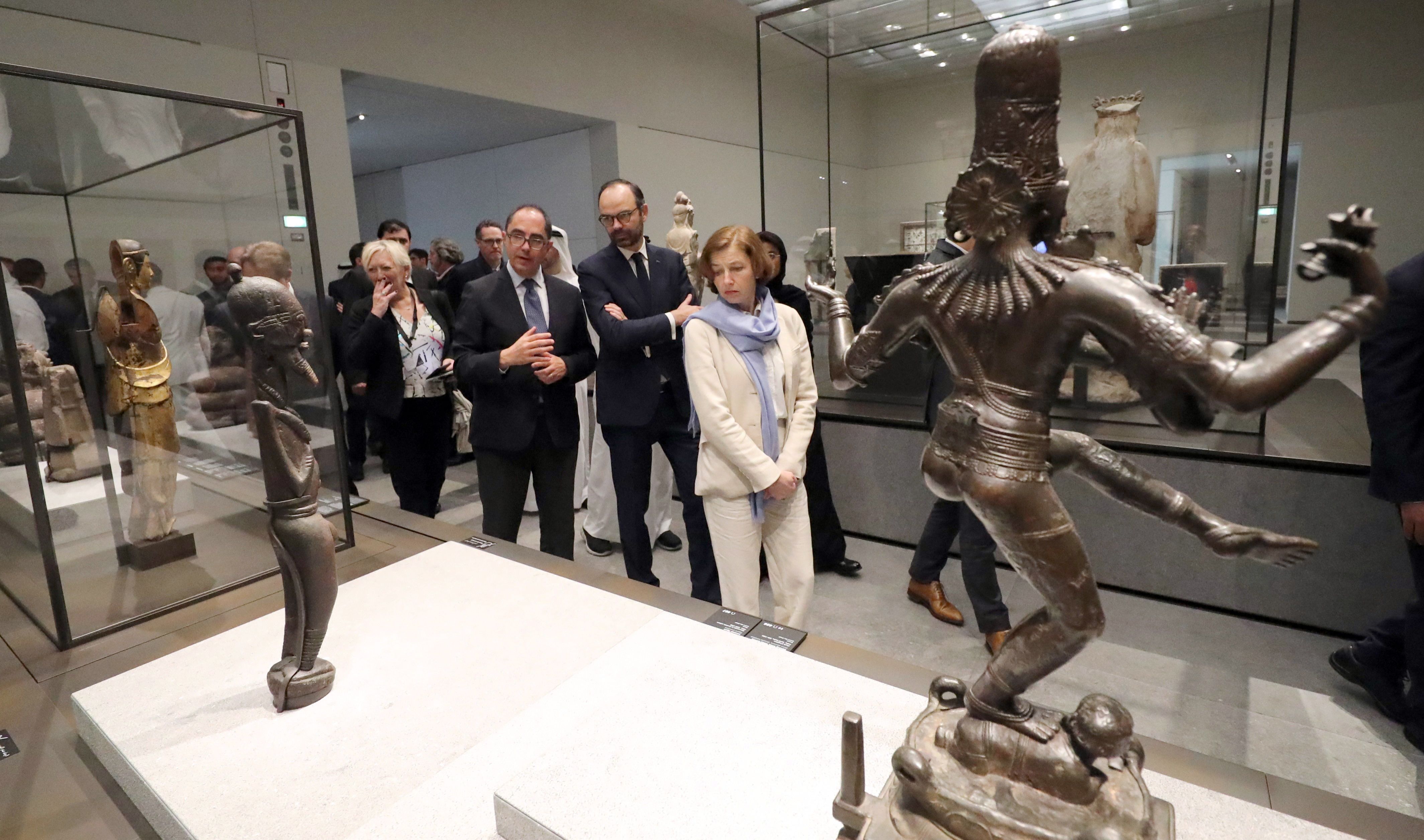 رئيس الوزراء الفرنسى يزور متحف اللوفر أبوظبى