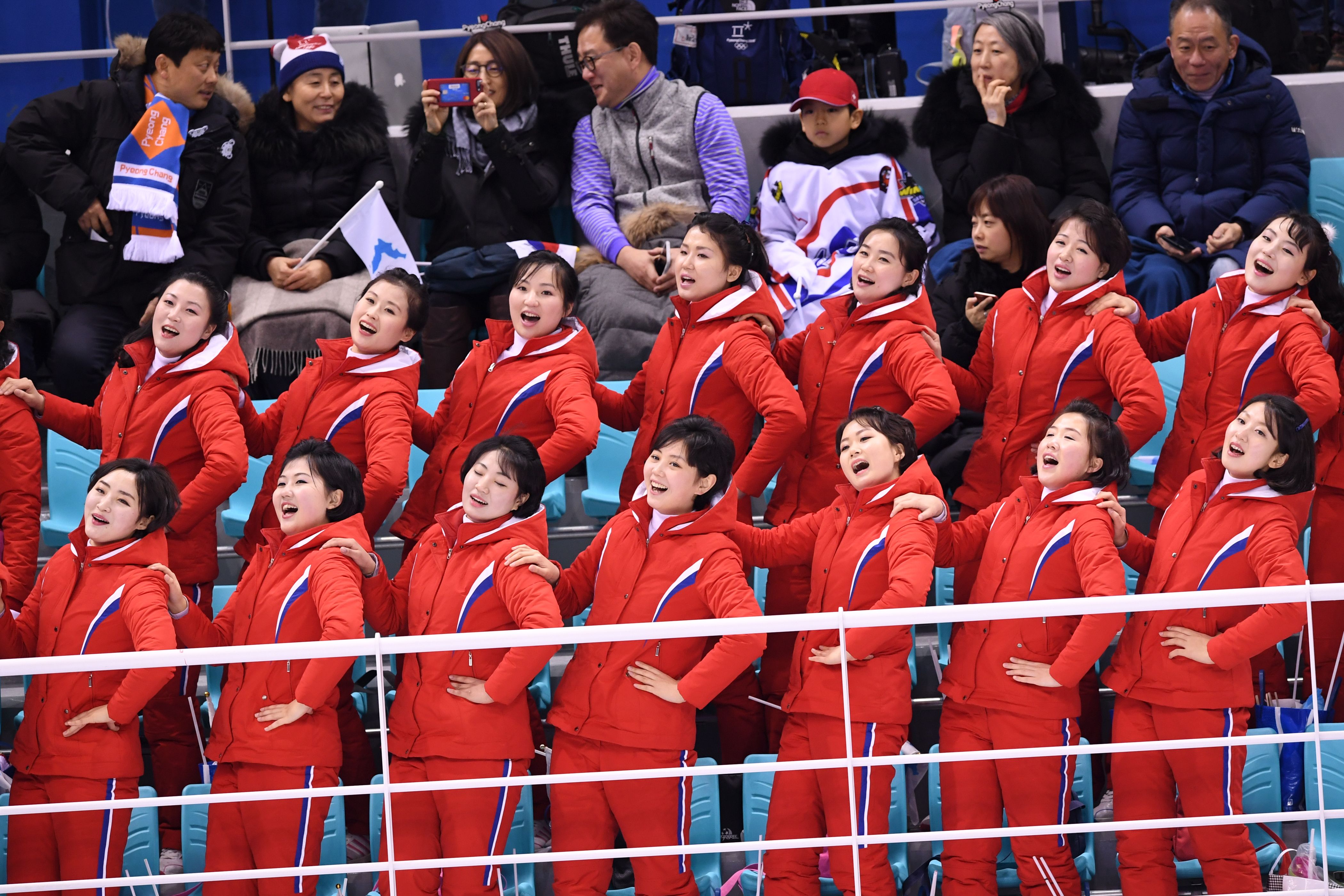 جميلات كوريا الشمالية يُشعلن مدرجات دورة الألعاب الأولمبية بسول
