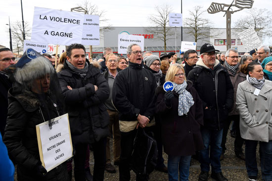 مسيرة-احتجاجية-ضد-قرار-الحكومة-الفرنسية-وقف-بناء-مطار-نوتردام-ديس-لاندس
