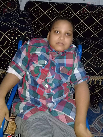 الطفل عبدالرحمن مصاب بدمور فى خلايا المخ منذ 11عام