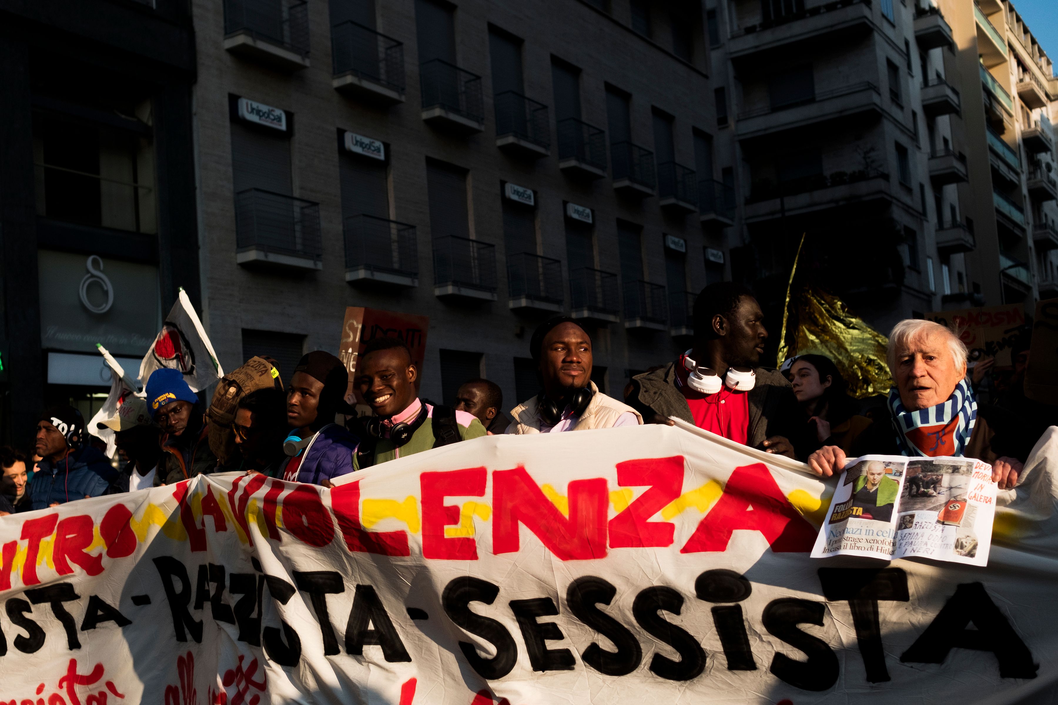 احتجاجات حاشدة فى إيطاليا بعد هجوم عنصرى على مهاجرين