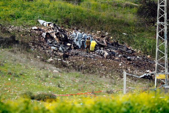 جانب من تحطم طائرة  إف 16 إسرائيلية بعد عودتها من قصف داخل سوريا