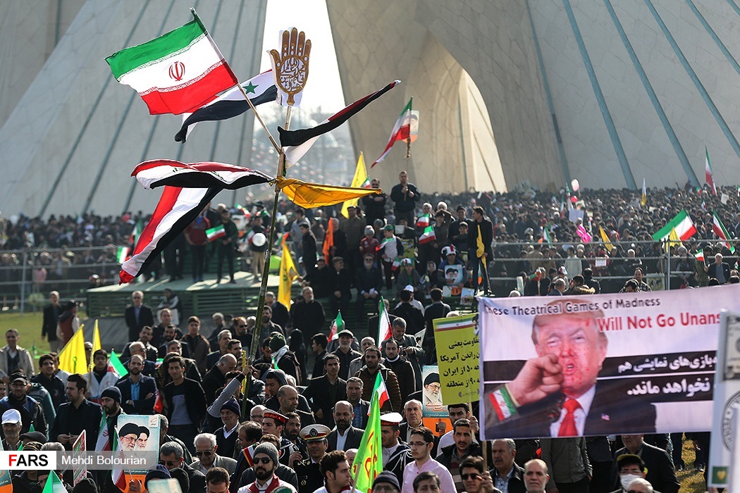 لافتات تندد بسياسة الرئيس الأمريكى تجاه طهران