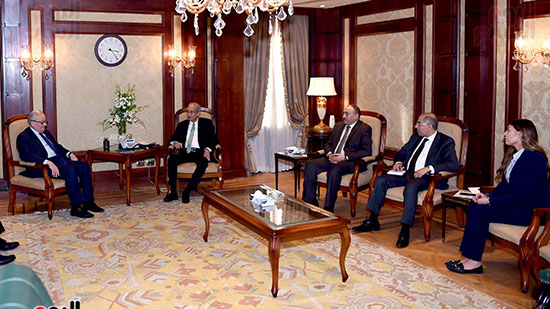رئيس الوزراء يلتقى السفير الإيطالى بالقاهرة  (4)