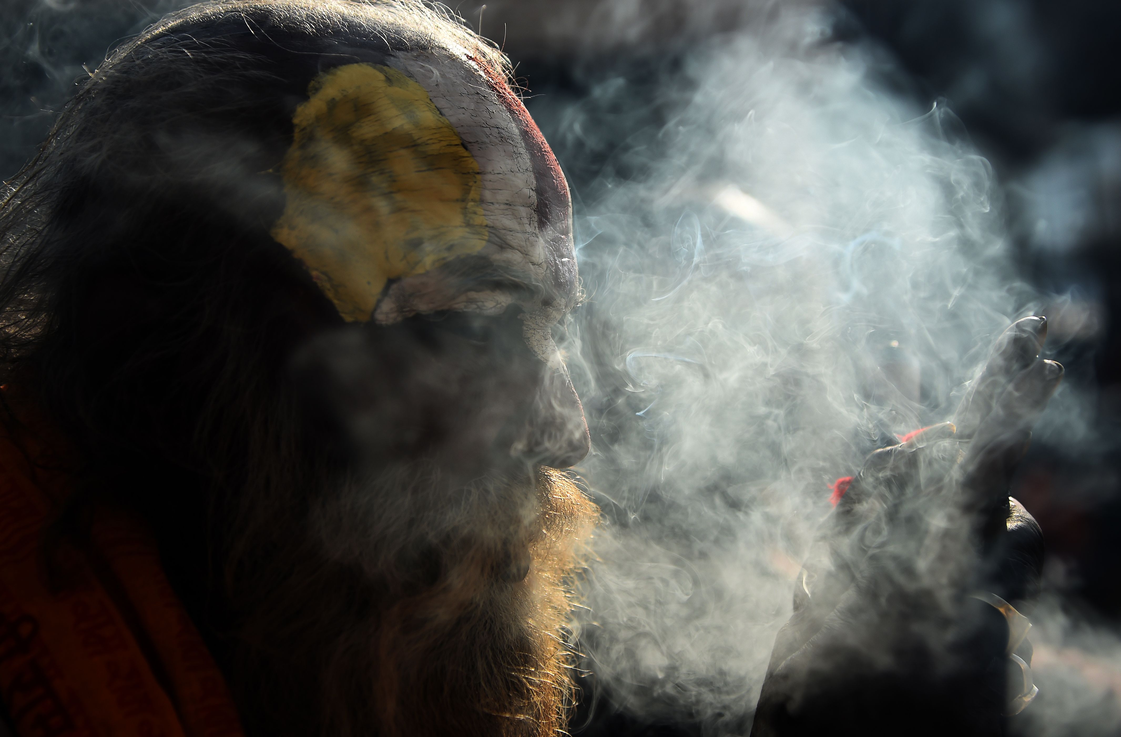 تدخين الماريجوانا فى نيبال