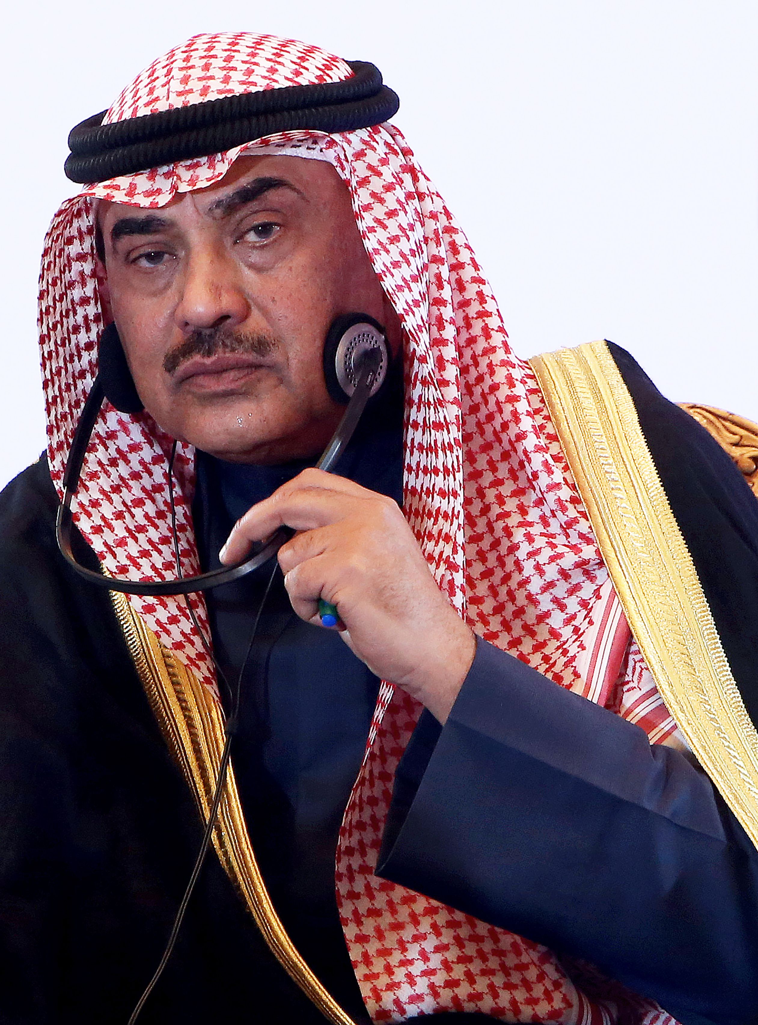وزير خارجية الكويت يستمع لكلمة أحد المتحدثين