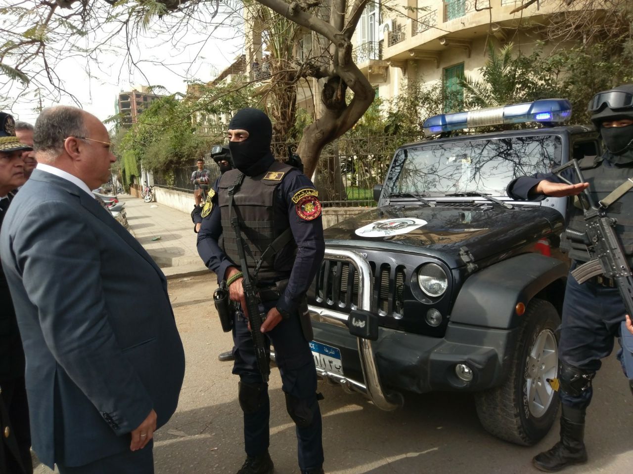 مدير أمن القاهرة يتفقد الأكمنة الحدودية والقوات بالشوارع والميادين (8)