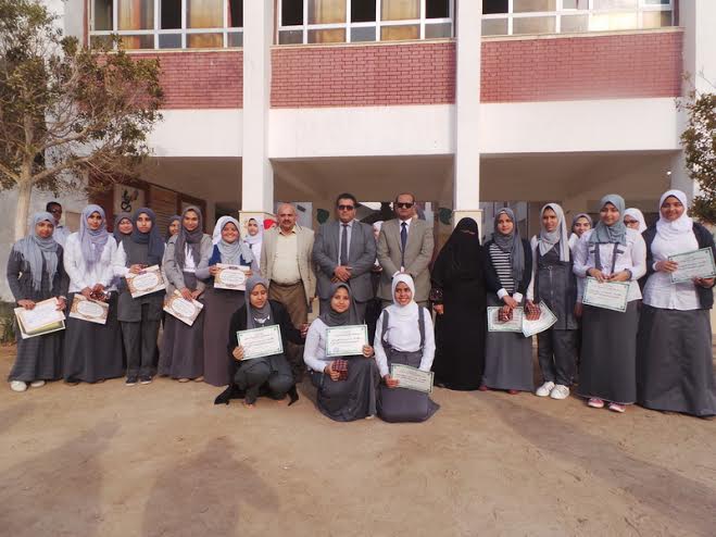 طالبات والمدرسات وكيل وزارة التربية والتعليم بجنوب سيناء