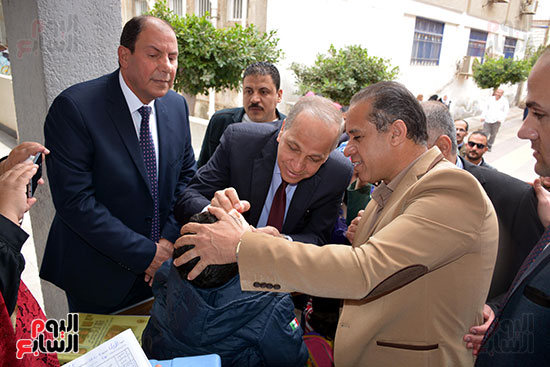  المحافظ اللواء محمود عشماوى والنائب جمال كوش عضو مجلس النواب (2)