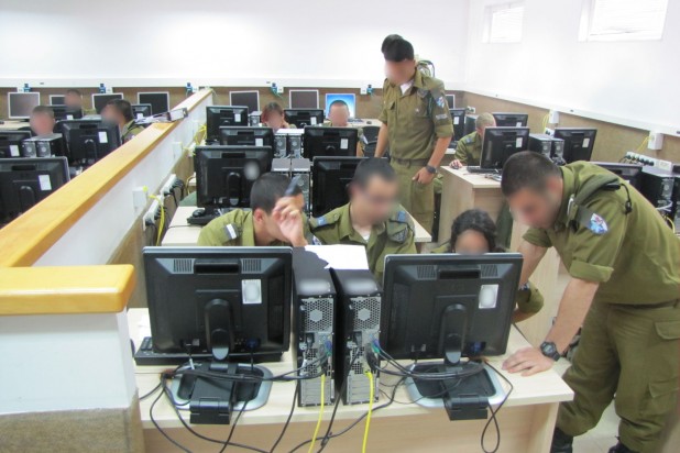 احدى كتائب الحرب الالكترونية الاسرائيلية