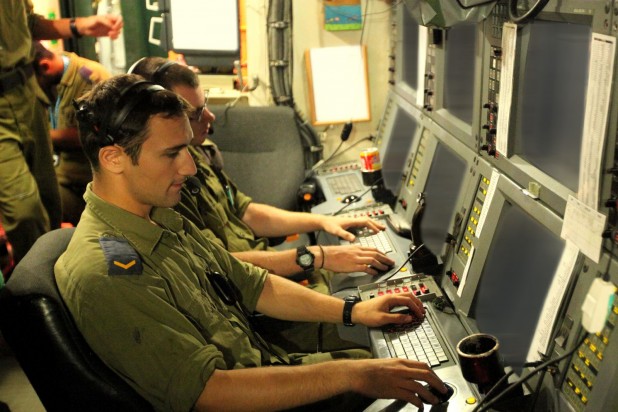 الوحدة 8200 مخابرات عسكرية اسرائيلية