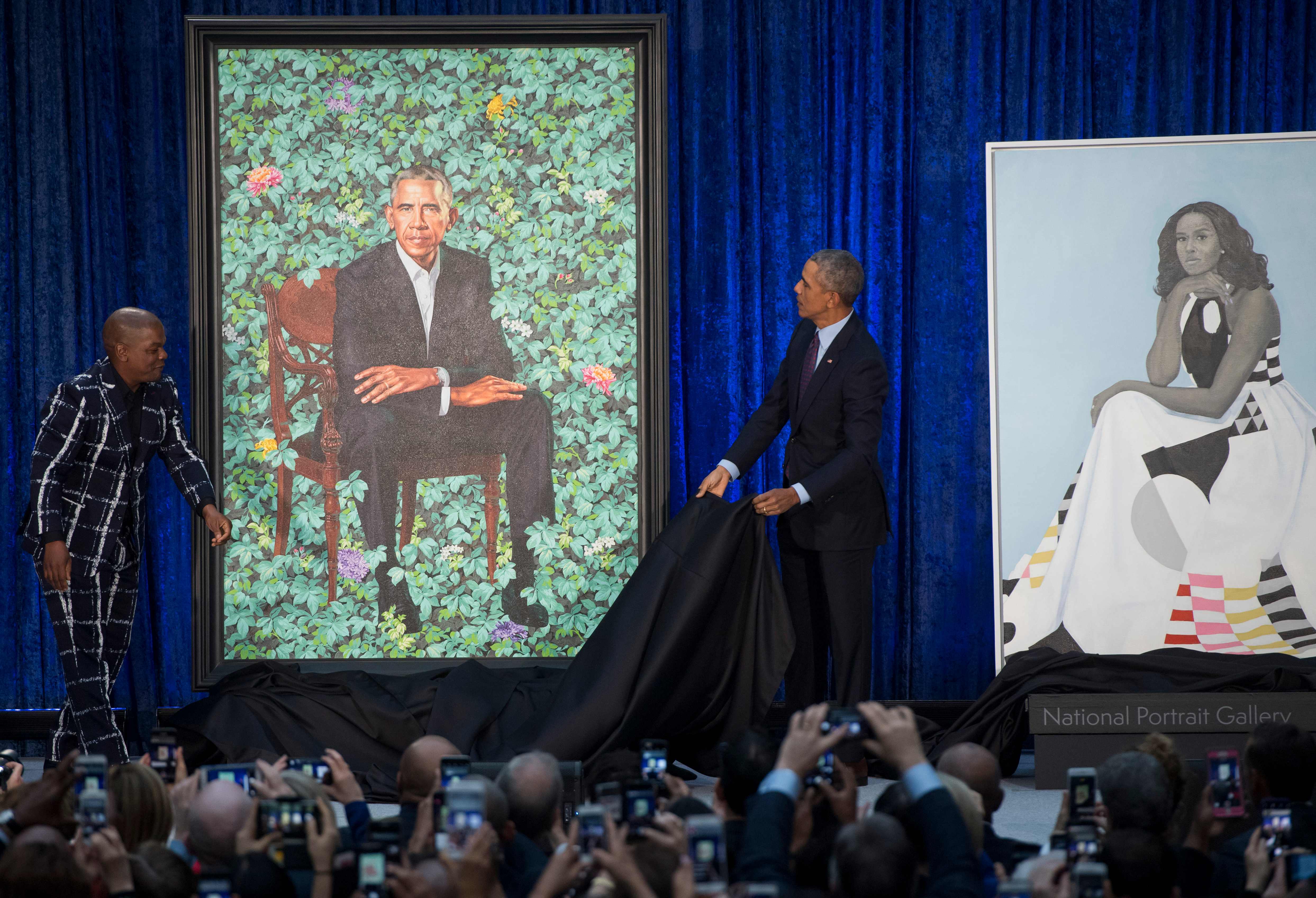 أوباما يزيح الستار عن لوحته الزيتية