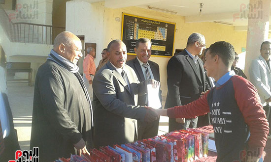        تكريم الطلاب المتميزين بالداخلة