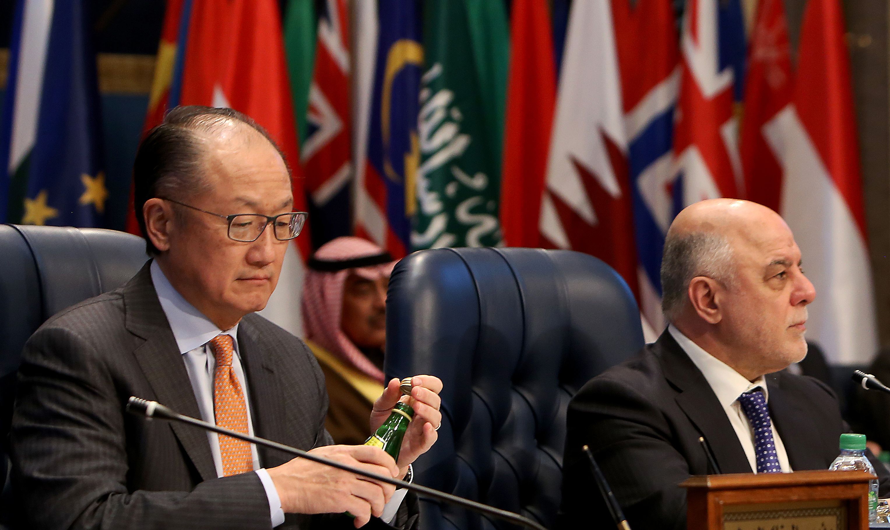 رئيس البنك الدولي جيم يونغ كيم ورئيس الوزراء العراقي حيدر العبادي