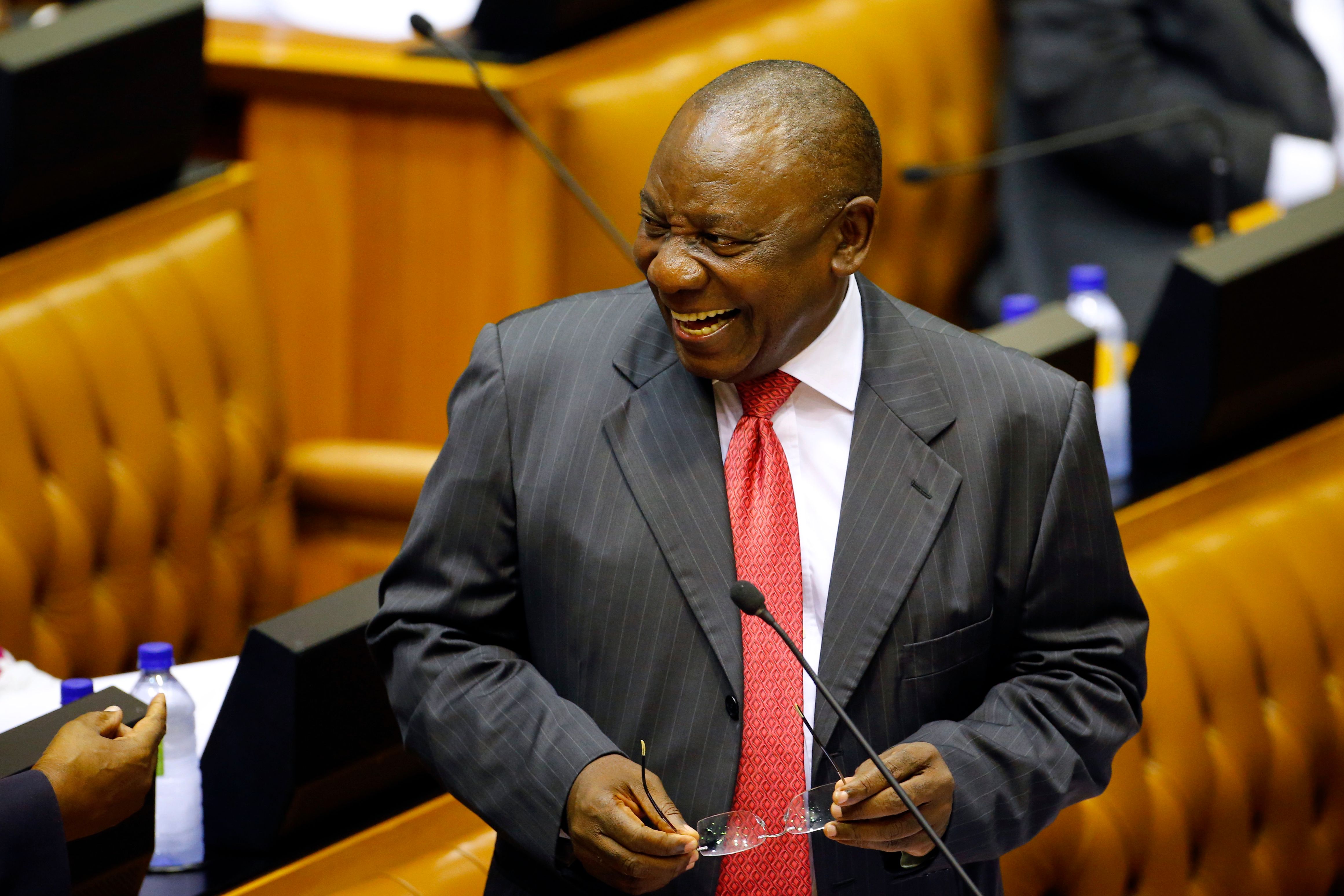 فرحة سيريل رامافوسا عقب اختياره رئيسا لجنوب أفريقيا