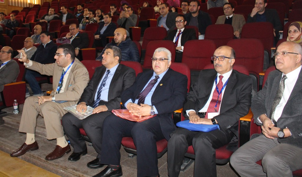 الحضور بالمؤتمر 