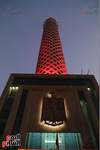 إضاءة برج القاهرة باللون الأحمر احتفالا بعيد الربيع الصينى (22)