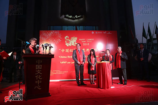 إضاءة برج القاهرة باللون الأحمر احتفالا بعيد الربيع الصينى (23)