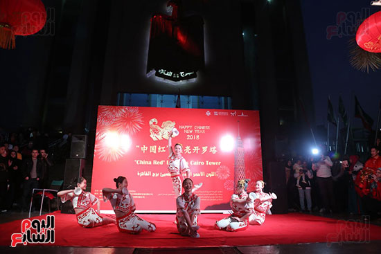 إضاءة برج القاهرة باللون الأحمر احتفالا بعيد الربيع الصينى (12)