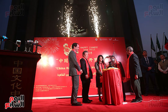 إضاءة برج القاهرة باللون الأحمر احتفالا بعيد الربيع الصينى (28)