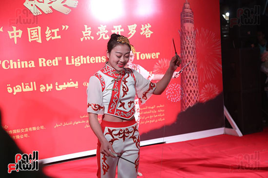إضاءة برج القاهرة باللون الأحمر احتفالا بعيد الربيع الصينى (14)