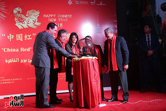 إضاءة برج القاهرة باللون الأحمر احتفالا بعيد الربيع الصينى (32)