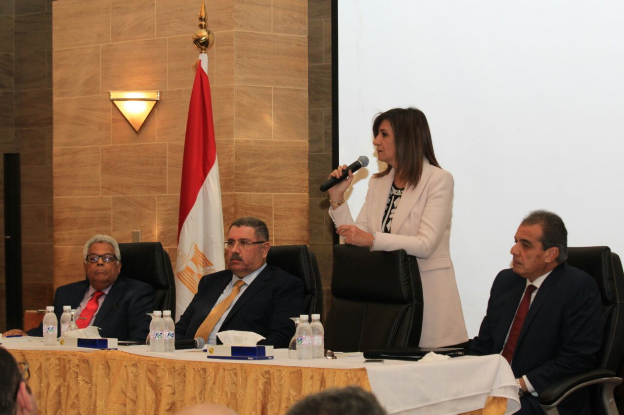 وزيرة الهجرة خلال لقاء الجالية المصرية (2)