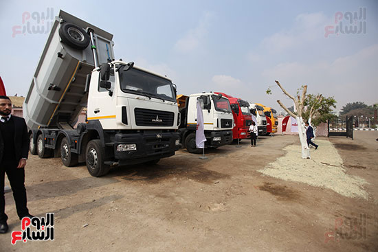 العصار وعدد من الوزراء يفتتحون خط إنتاج الشاحنات ماز بشركة حلوان للآلات  (36)
