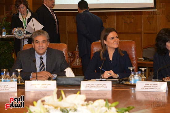 وزيرة-الاستثمار-ووزير-البيئة-بمؤتمر-جمعية-سيدات-أعمال-مصر-بجامعة-الدول-العربية