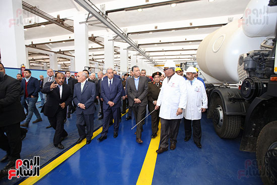 العصار وعدد من الوزراء يفتتحون خط إنتاج الشاحنات ماز بشركة حلوان للآلات  (32)