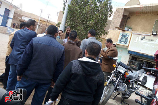 أثناء رفع الأتربة والمخلفات أثناء رفع الأتربة والمخلفات